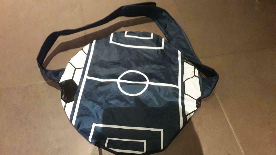 dunkel Blaue Fussballdesingtasche in Rüdesheim