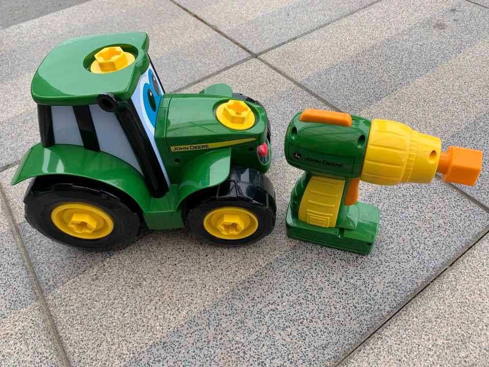 John Deere Traktor zum Schrauben in Ranstadt