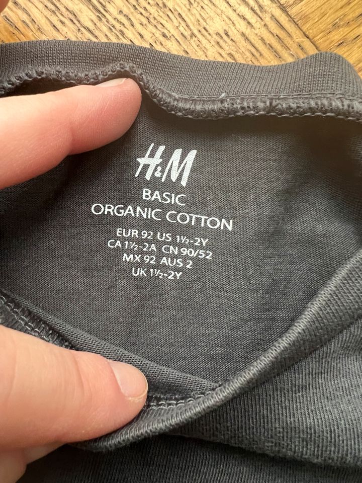 Longsleeves Gr. 92 H&M in Berlin