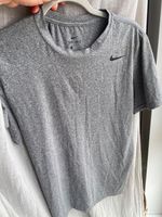 T-Shirt Nike Größe M in grau round neck Nordrhein-Westfalen - Oberhausen Vorschau