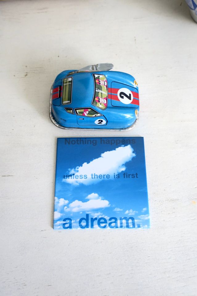 Kühlschrank Magnet Dreams Spielzeug Retro Blechauto Blau 7 cm in München