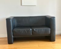 Schwarzes, minimalistisches eckiges Sofa, 2-Sitzer, Kunstleder Düsseldorf - Lörick Vorschau