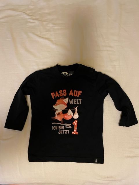 Langarmshirt mit "Pass auf Welt ich bin jetzt 1" in Größe 92 98 in Northeim