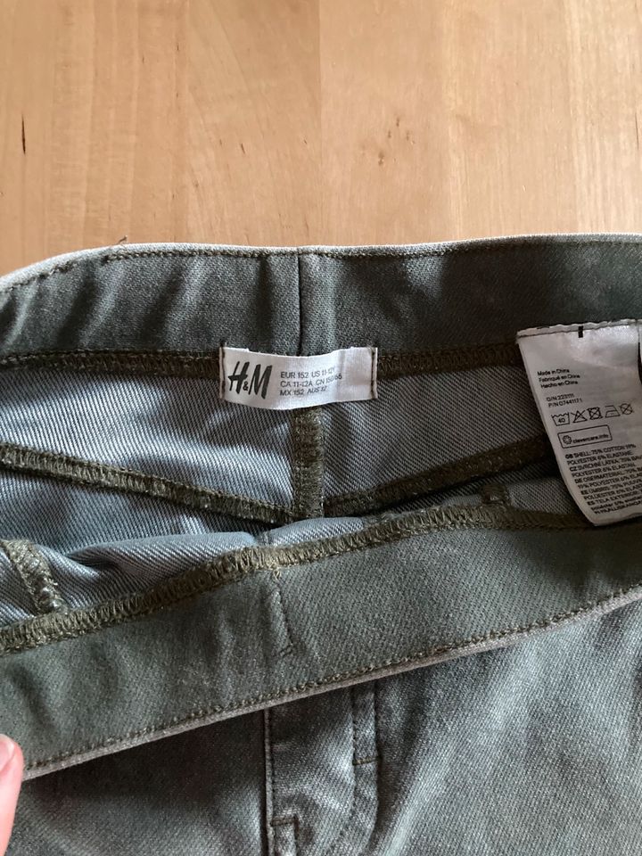 H&M Hose 152 Khaki skinny in Östringen