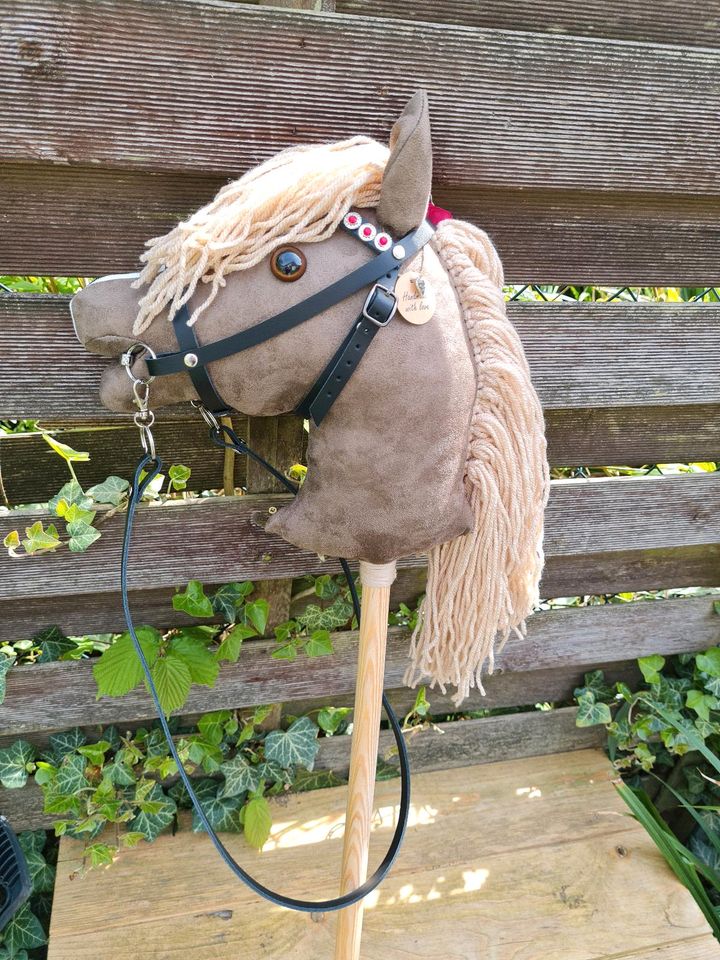 Hobby horse, hobbyhorse, Steckenpferd, hobbyhorsing.Handarbeit in Überherrn