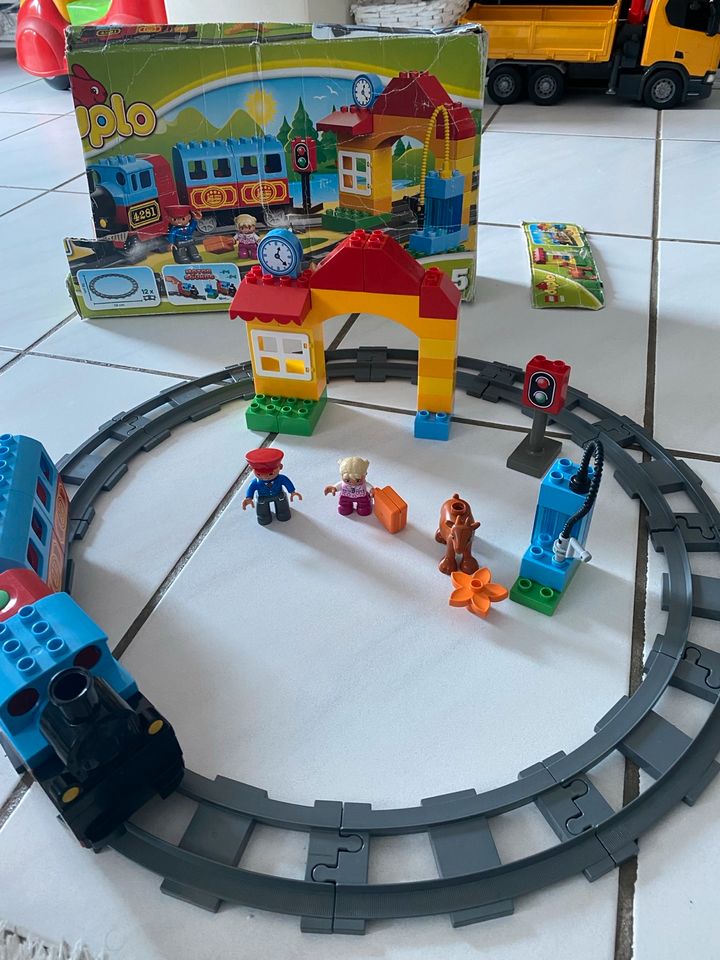 Lego Duplo elektrische Eisenbahn Sehr Gute Zustand in Detmold