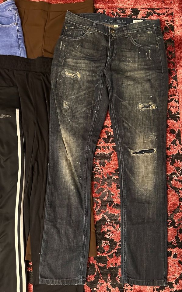 Kleiderpaket kurze lange Hosen Damenhosen Jeans Jogginghose Nike in Saarbrücken