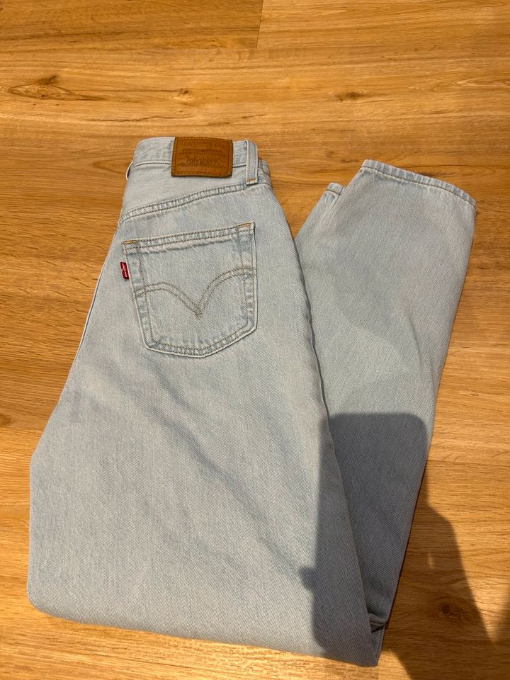 Levis Jeans mom fit in Geist