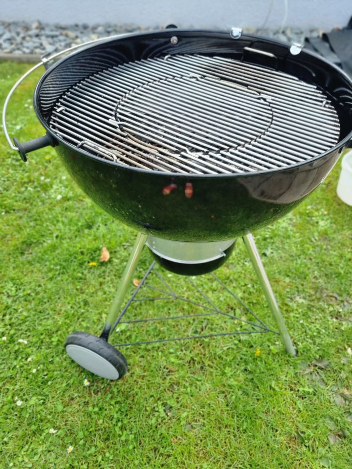 Weber Holzkohle-Kugelgrill master touch premium 57 cm in Neudietendorf