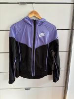 Nike Windbreaker Schwarz/Lila Größe S Neuwertig Berlin - Spandau Vorschau