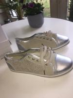 Damen Schuhe Sneaker Schnürschuh Größe 40 beige silber NEU Saarland - Wadern Vorschau