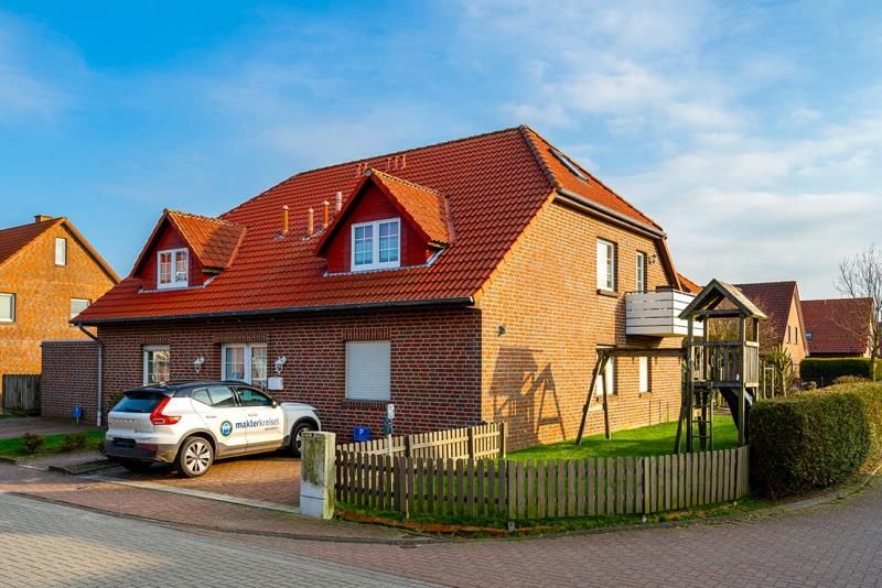 Nordseeheilbad Carolinensiel: Freundliche Dachgeschosswohnung mit Balkon in schöner Lage! in Carolinensiel