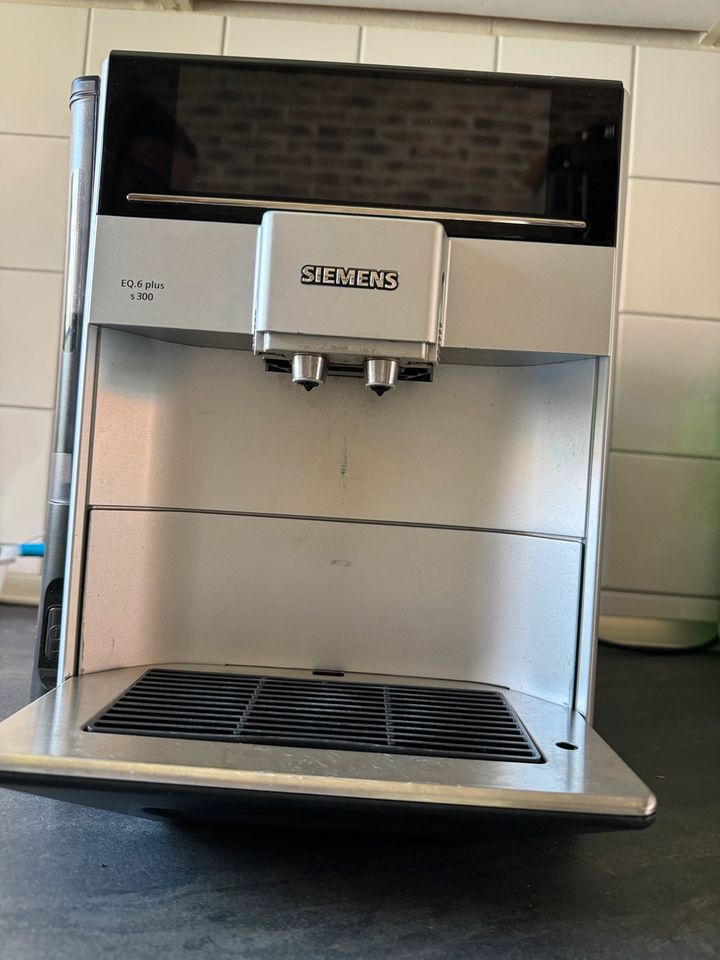 Kaffeevollautomat Siemens EQ6 S300 in Halver