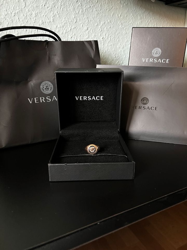 Versace Medusa Ring in Neubrandenburg