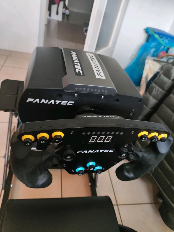 Fanatec CSL Elite Rennsimulator+ Gran Tourismo Sport PS4 Game in Freiburg im Breisgau