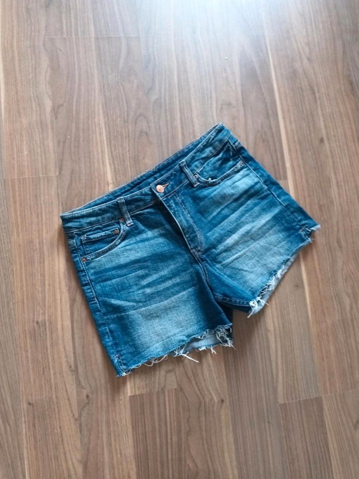 Neuw Jeans Shorts kurze Hose Denim von H&M Gr 38 TOP in Lüneburg