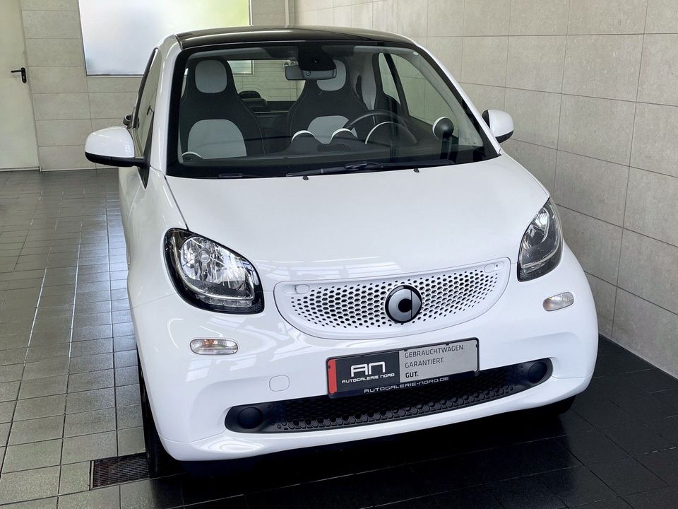 Smart fortwo coupe Pano+Media-Paket+ACC+Spurhalteassis in Stelle