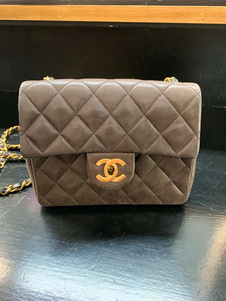 Chanel Classic Braun Mini Square Flap in Berlin