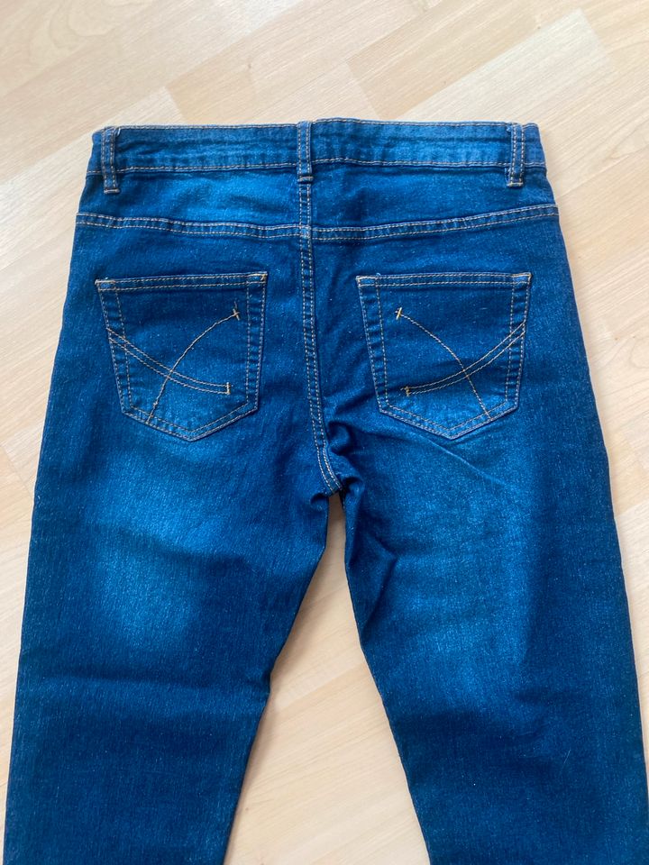 Jeans 158 wie neu in Rielasingen-Worblingen