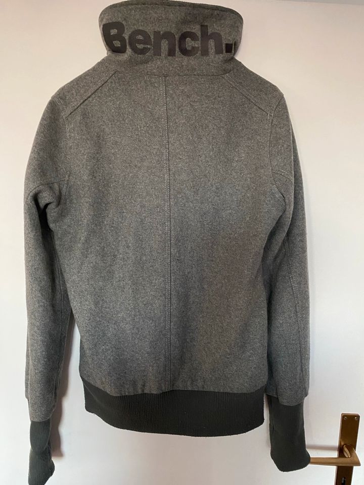 Bench Winterjacke M / L Wolle grau *wie neu* in München