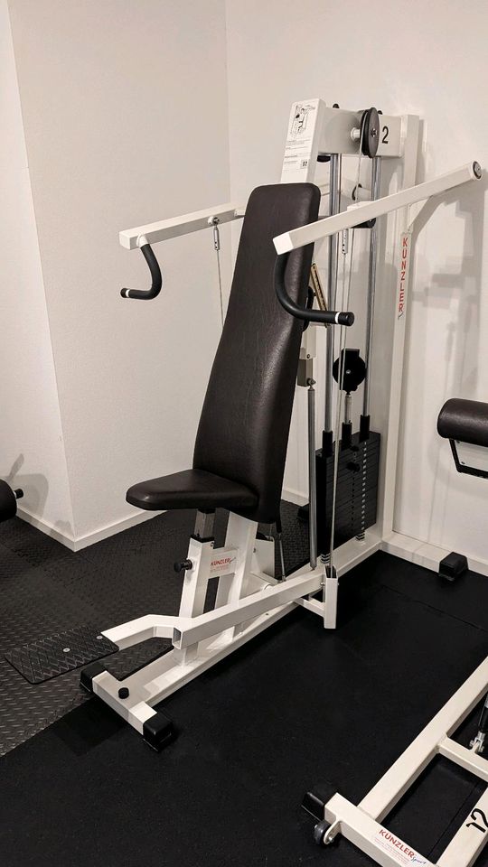 Schulterdrück Maschine, shoulder press, Künzler, oldschool in Hohenthann