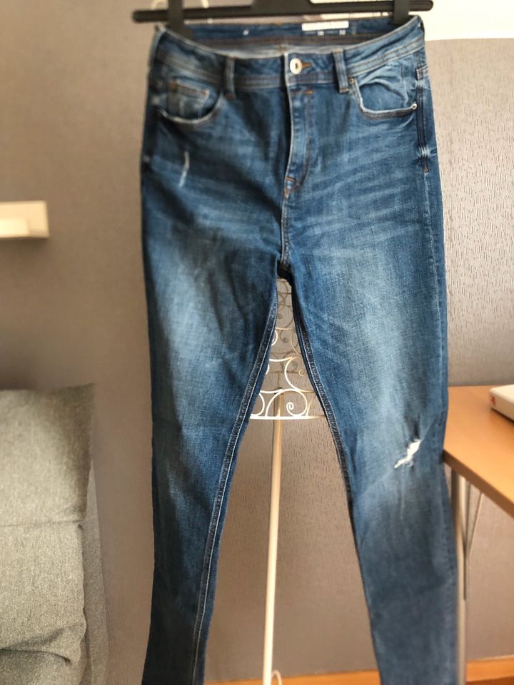 Edc Jeans blau L30/L32 in Hückelhoven