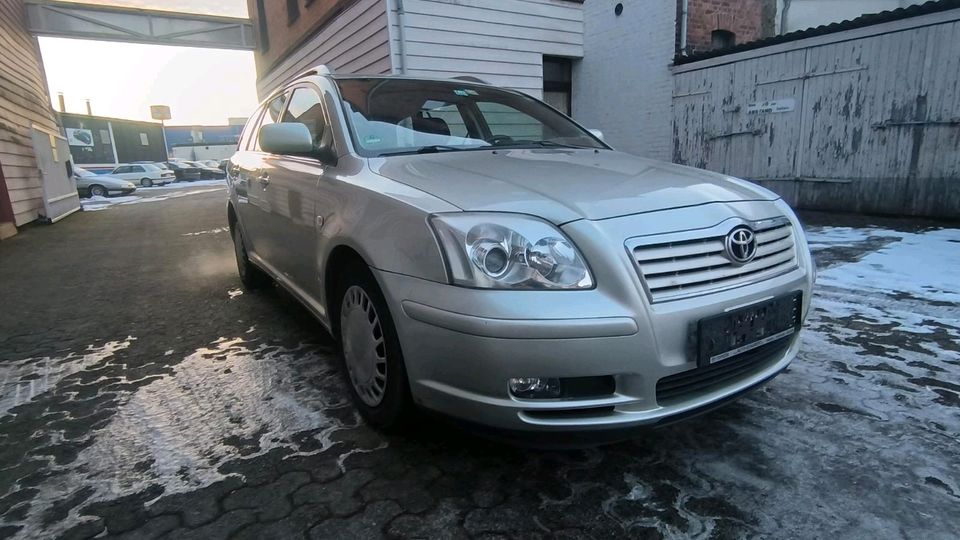 Toyota Avensis in Schöffengrund