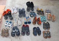 Kleiderpaket Kinder Schuhe 19 Paar Markenschuhe 28-30 Größe Nordrhein-Westfalen - Siegen Vorschau