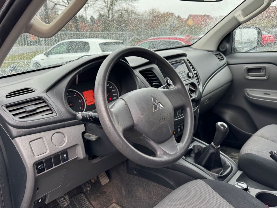 Mitsubishi L200 Basis Club Cab 4WD in Leinefelde