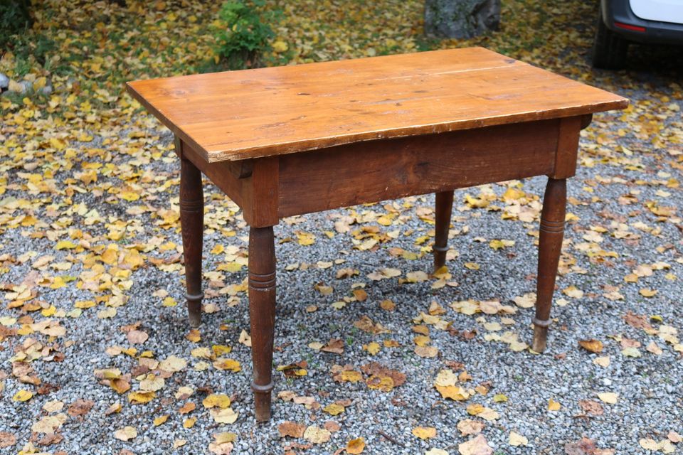 Tisch aus Holz, antik, Fichte + Buche in Heiligenberg