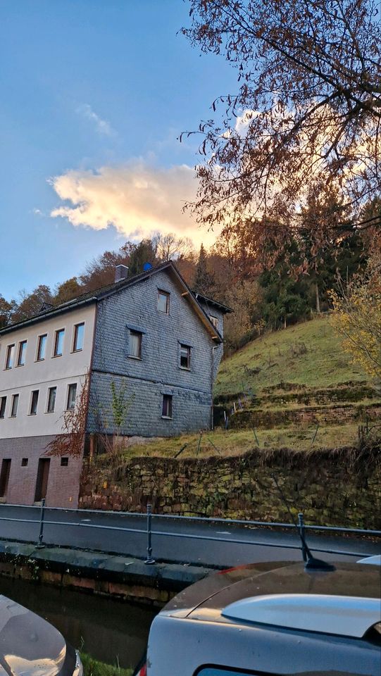Sanierungsbedürftiges 1-3 Familienhaus Provisionsfrei und VB in Amorbach