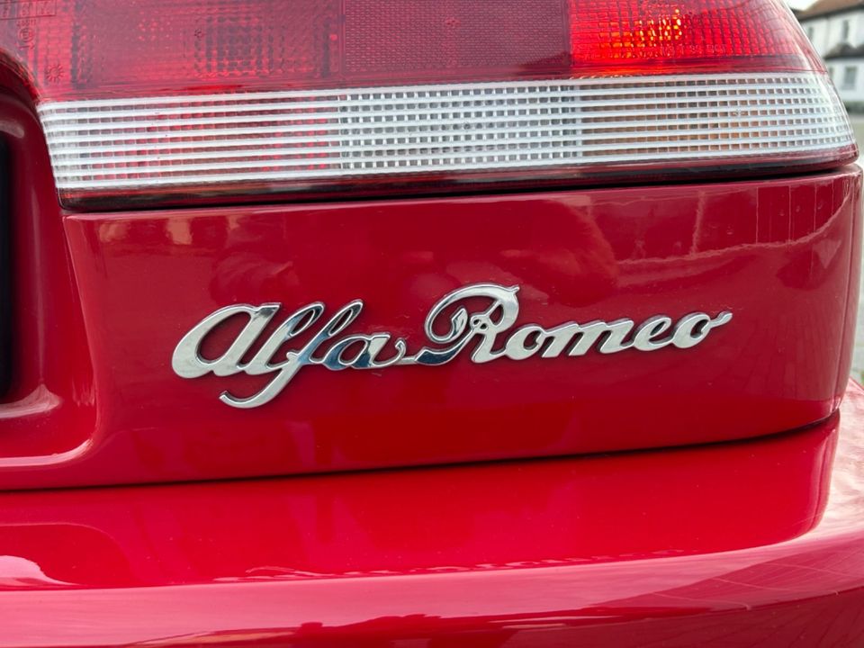 Alfa Romeo Alfa Romeo Spider 2.0 Tech. und Optisch sehr gut in Gütersloh