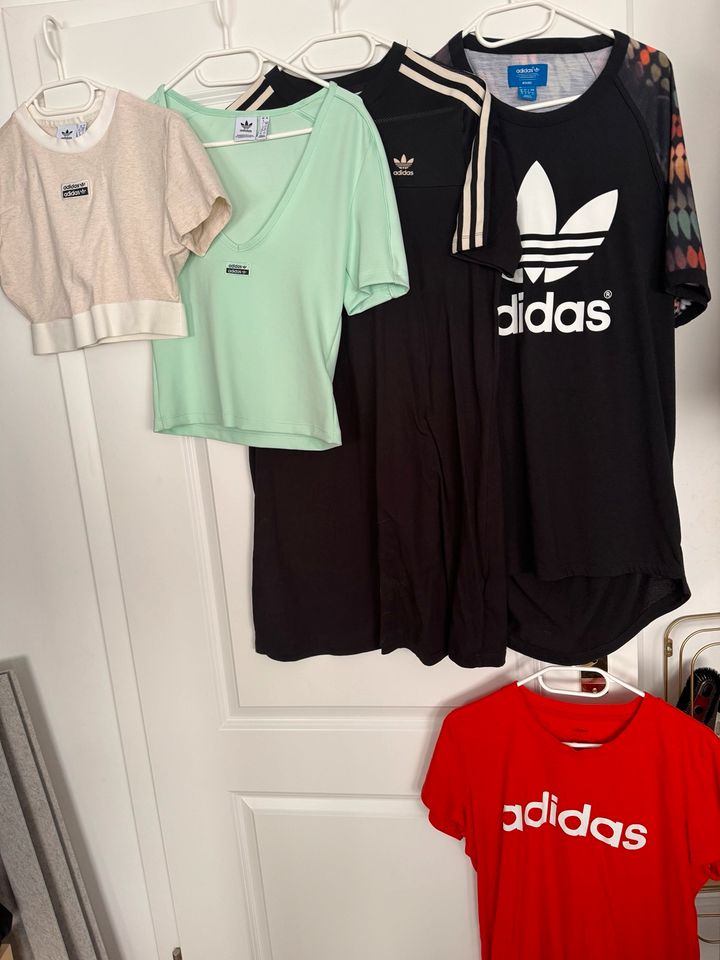 Adidas T-shirt / Kleid in Castrop-Rauxel
