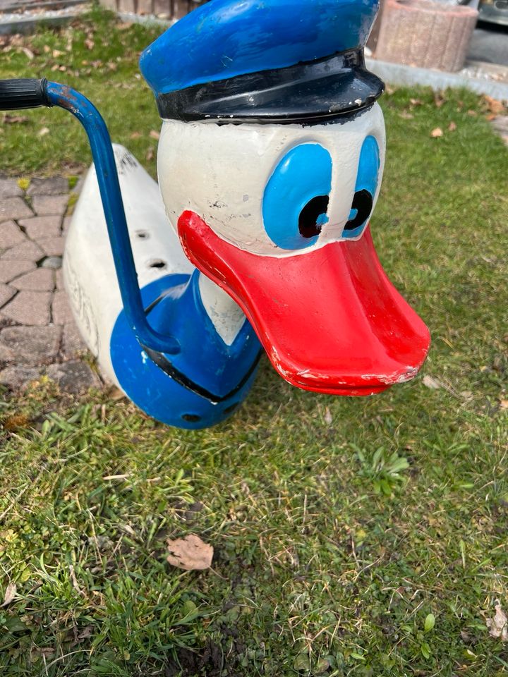 Karussell Figur Donald Duck in Niederbergkirchen