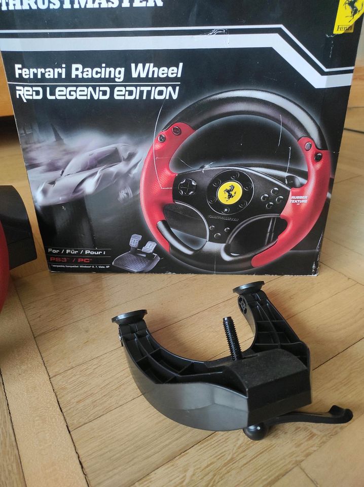 Thrustmaster Ferrari Racing Wheel Red Legend Edition in Freiburg im Breisgau