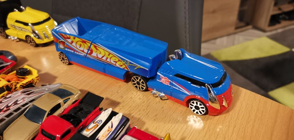 HotWheels Spielzeugauto Sammlung (Modelle Anfang 2000er) | 129 St in Bremerhaven