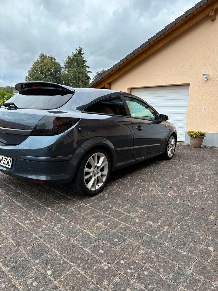 Opel Astra H GTC in Mackenbach