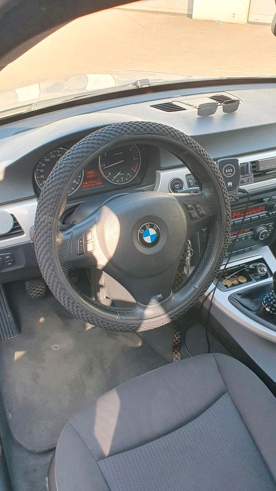 E91 BMW 318i Touring M-Paket + ALU + PDC + TEMP + KLIMA +SZHZG in Saarburg