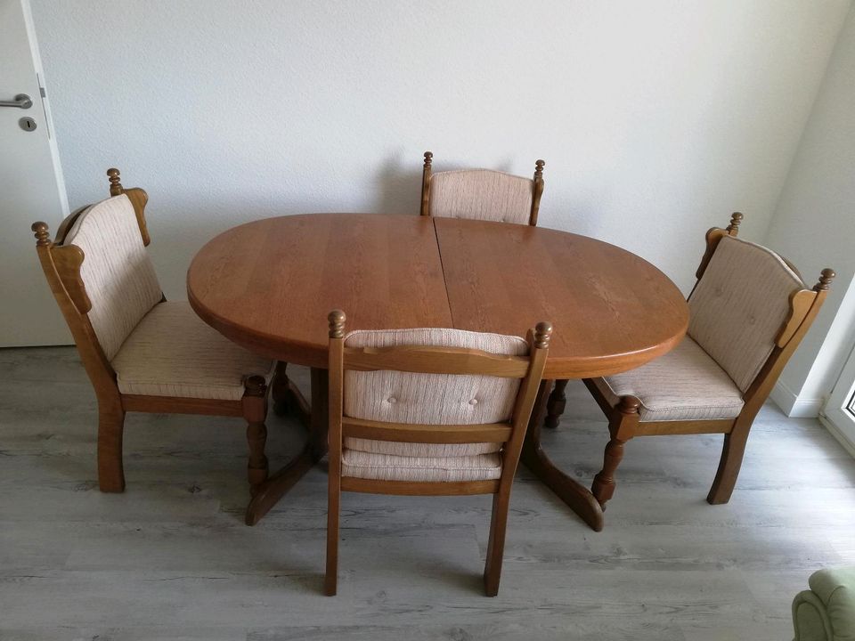Tisch mit 5 Stühlen in Heiligenhaus