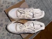 Asics Gel NYC Sneaker weiß 37,5 Niedersachsen - Stolzenau Vorschau