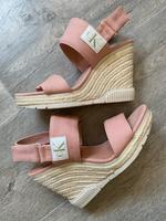 Calvin Klein Jeans Sandale in Pastel Pink Retro PinUpStyle Brandenburg - Cottbus Vorschau