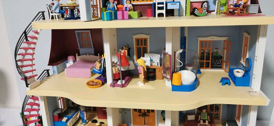 Playmobil Dollhouse 70205, alle 6 Zimmern, mit Sound - u.Licht in Radeberg