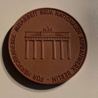 DDR Meißener Porzellan Medaille Nationales Aufbauwerk Berlin Dresden - Striesen-Ost Vorschau
