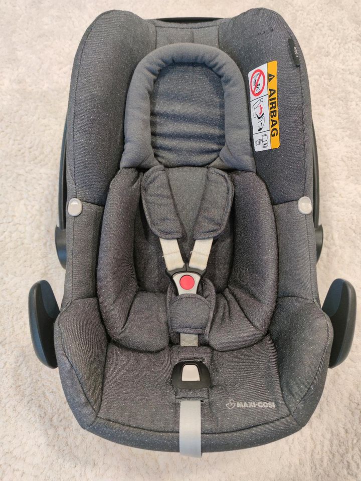 Maxi-Cosi Rock Babyschale, i-Size Babyautositz, Kindersitz in Penzlin