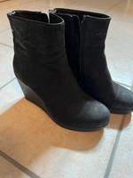 Stiefeletten mit Keilabsatz gr.36 Wildleder Nordrhein-Westfalen - Menden Vorschau