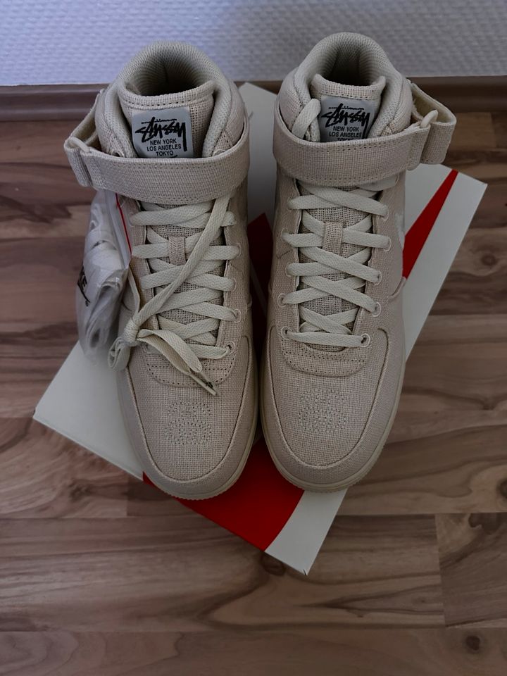 Stüssy X Nike Air Force 1 MID (US 9 / EU 42,5 ) (DEADSTOCK) in Worms