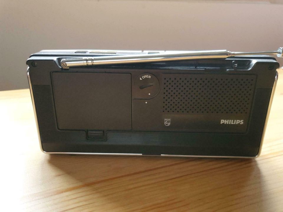 Philips LCD clock radio in Willich