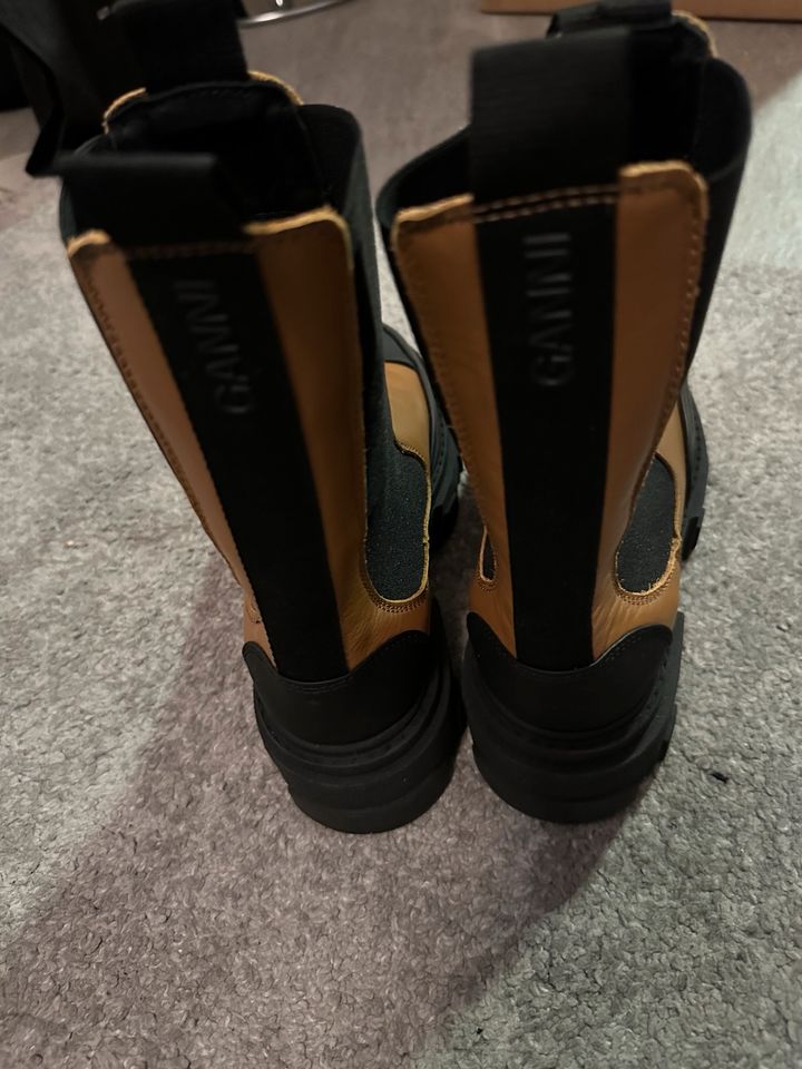 GANNI Chelsea Boots Gr.38 NEU Leder Stiefel Stiefeletten in Karlsfeld