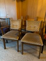 4 Holzstühle für insgesamt 10€ abzugeben Hessen - Hessisch Lichtenau Vorschau