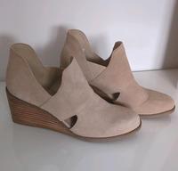 TOMS Kallie Cutout, 1x getragen, Keil, Sandalette, Pumps, beige Niedersachsen - Gehrden Vorschau